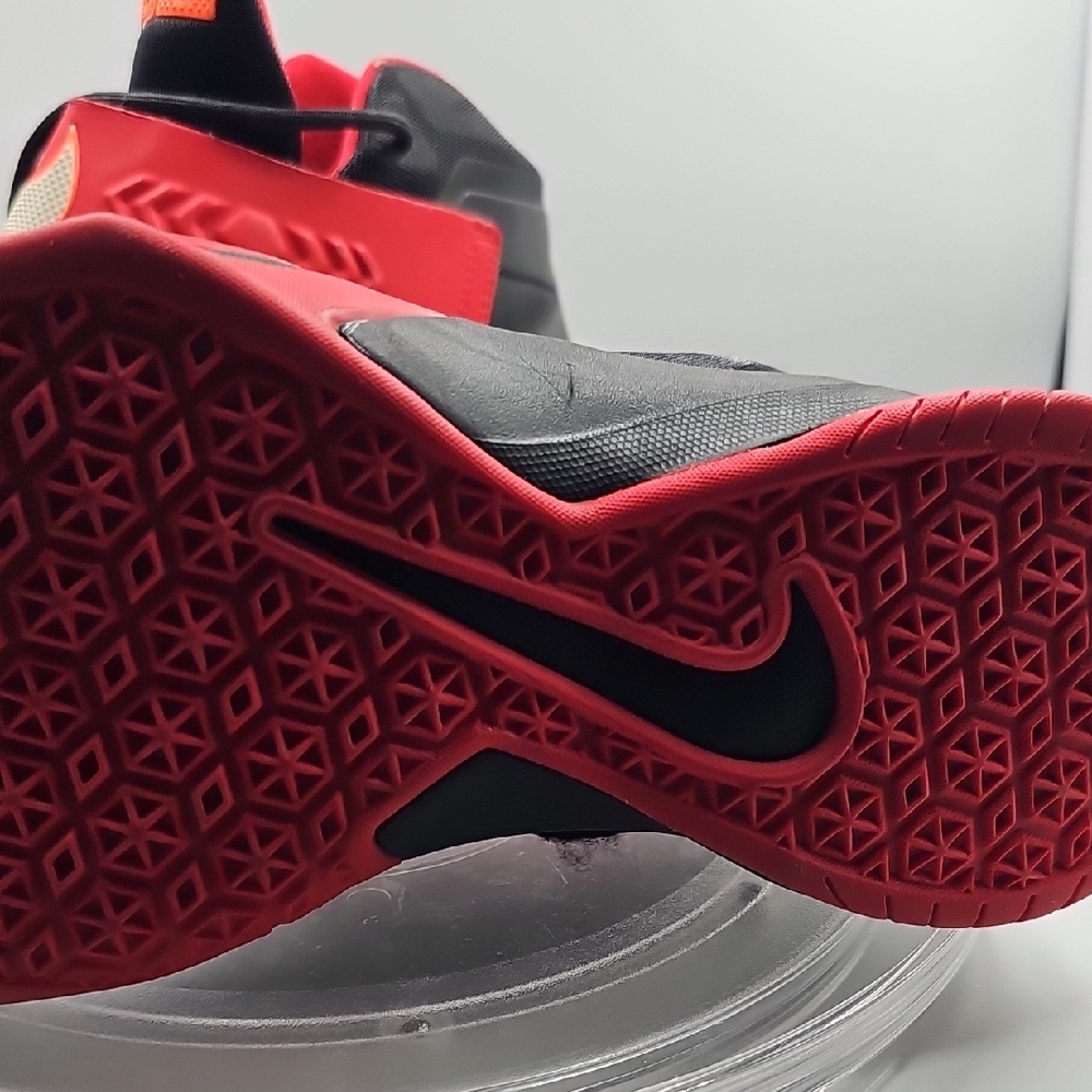 G Nike Lebron Zoom Soldier VIII 8 Black and Red Sz. 7 Y (Big Boy) 653645-006 - Picture 10 of 12